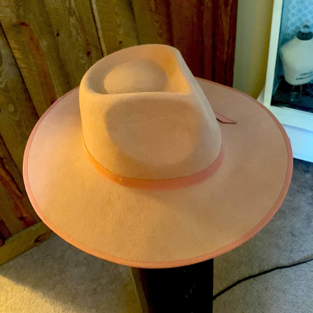 New hat with tags